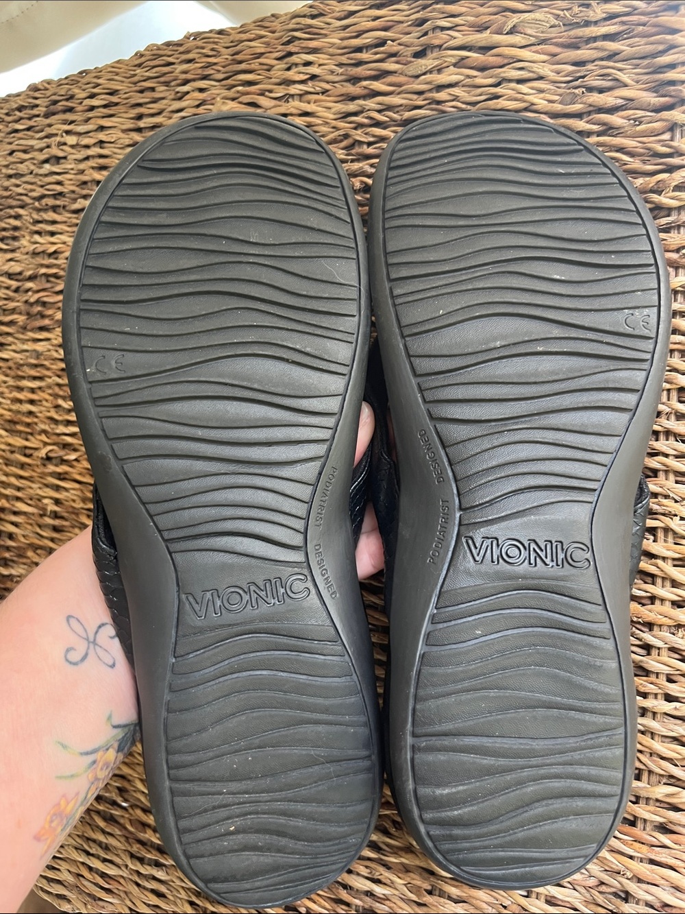 Vionic Bella II Black Bow Flip Flop Sandals - Picture 4 of 7